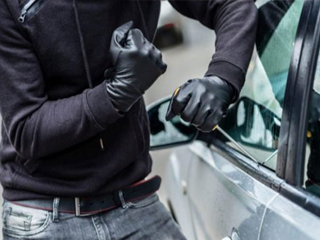 http://laterbank.com/wp-content/uploads/2022/04/car-thief-breaking-into-car-gettyimages-680-1.jpg