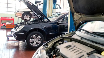 http://laterbank.com/wp-content/uploads/2022/04/cars-in-repair-shop.jpg